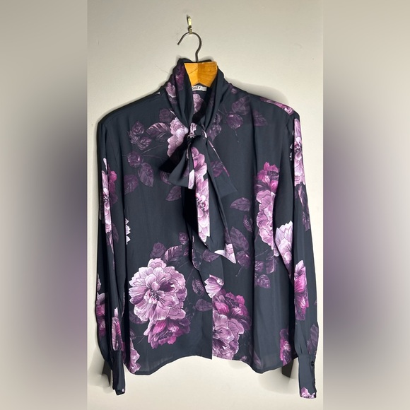 Suzy Shier Tops - Bow tie blouse